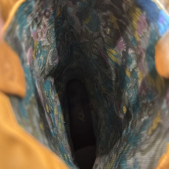 Dingo length 10" boots with 2 inch heel, fringed boots.  Genuine leather i - Picture 9 of 12